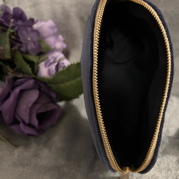 DIOR Make Up Pouch - Picture 9 of 9